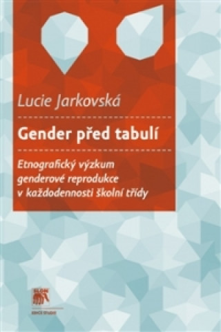 Carte Gender před tabulí Lucie Jarkovská