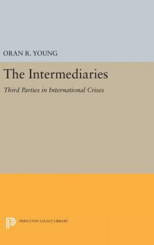 Könyv Intermediaries Oran R. Young
