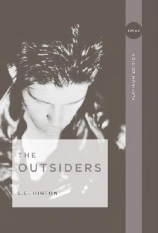 Книга Outsiders Susan E. Hinton