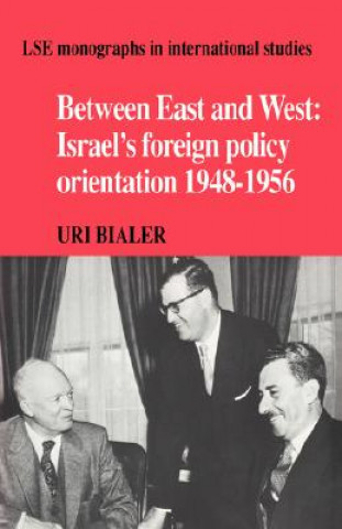 Könyv Between East and West Uri Bialer