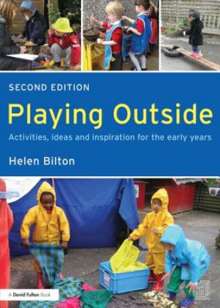 Kniha Playing Outside Helen Bilton