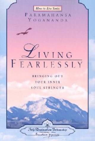 Könyv Living Fearlessly Paramahansa Yogananda