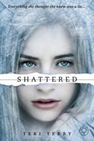 Carte SLATED Trilogy: Shattered Teri Terry