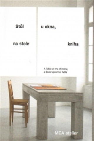 Carte Stůl u okna, na stole kniha Pavla Melková