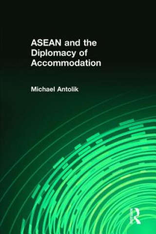 Kniha ASEAN and the Diplomacy of Accommodation Michael Antolik