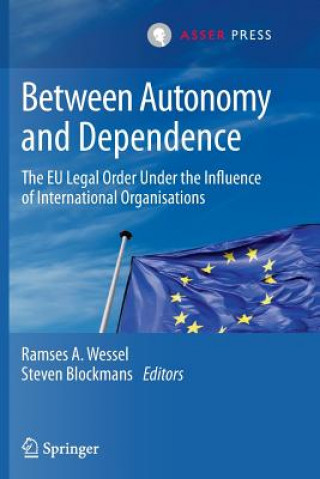 Kniha Between Autonomy and Dependence Steven Blockmans