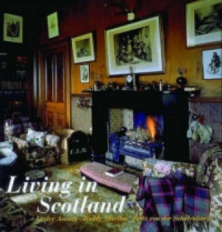 Carte Living in Scotland Lesley Astaire