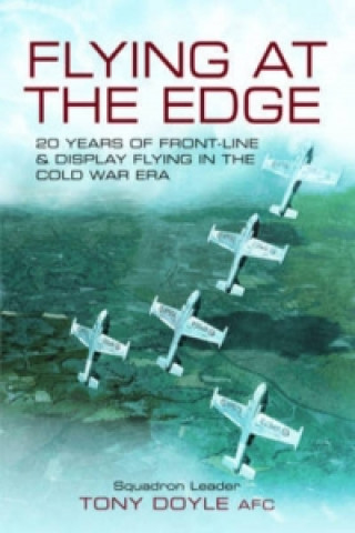 Könyv Flying at the Edge: 20 Years of Front-line and Display Flying in the Cold War Era Tony Doyle