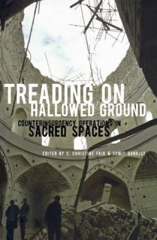 Libro Treading on Hallowed Ground C. Christine Fair
