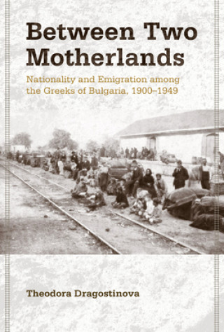 Knjiga Between Two Motherlands Theodora Dragostinova