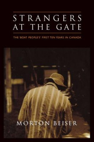 Kniha Strangers at the Gate Morton Beiser