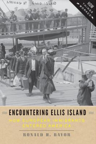 Carte Encountering Ellis Island Ronald H. Bayor