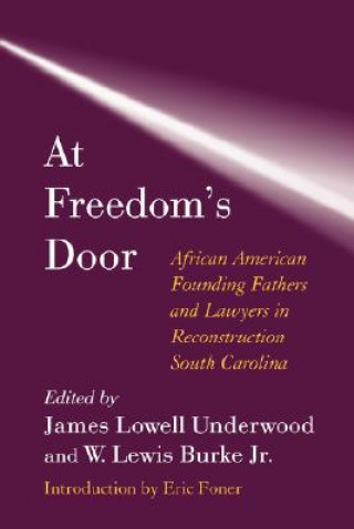 Libro At Freedom's Door 