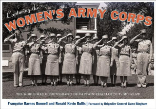 Carte Capturing the Women's Army Corps Ronald K. Bullis