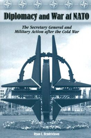 Könyv Diplomacy and War at NATO Ryan C. Hendrickson