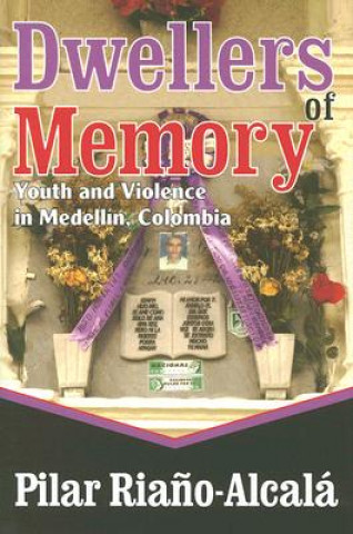 Könyv Dwellers of Memory Pilar Riano-Alcala