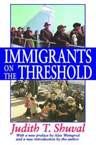 Kniha Immigrants on the Threshold Judith T. Shuval
