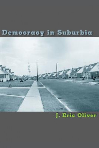 Книга Democracy in Suburbia J. Eric Oliver