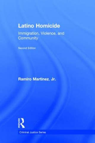 Книга Latino Homicide Martinez