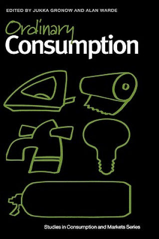 Livre Ordinary Consumption 