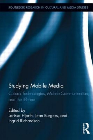 Книга Studying Mobile Media 
