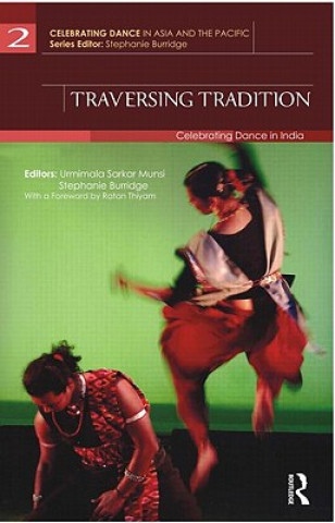 Kniha Traversing Tradition Urmimala Sarkar Munsi