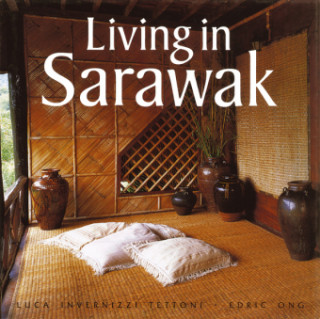 Knjiga Living in Sarawak Luca Invernizzi Tettoni