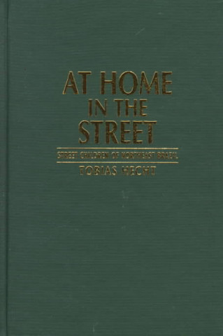 Βιβλίο At Home in the Street Tobias Hecht