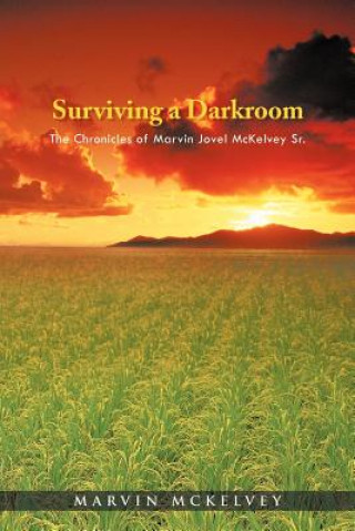 Buch Surviving a Darkroom Marvin McKelvey