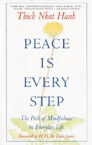 Könyv Peace is Every Step Thich Nhat Hanh