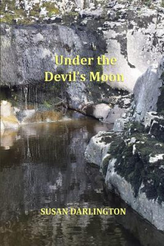 Livre Under the Devil's Moon Susan Darlington