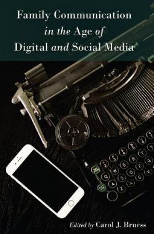 Knjiga Family Communication in the Age of Digital and Social Media Carol J. Bruess