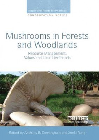 Könyv Mushrooms in Forests and Woodlands 