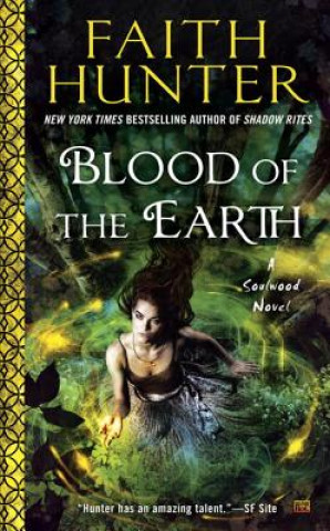 Kniha Blood of the Earth: A Soulwood Novel FAITH HUNTER