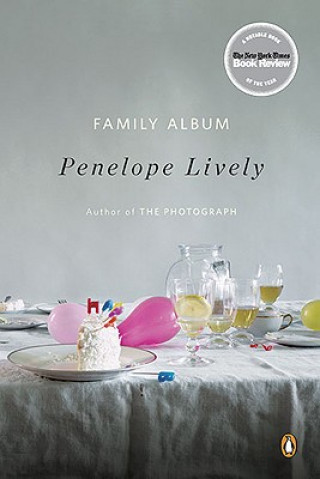 Carte Family Album Penelope Lively