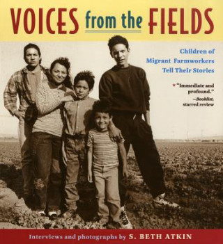 Kniha Voices from the Fields S. Beth Atkin