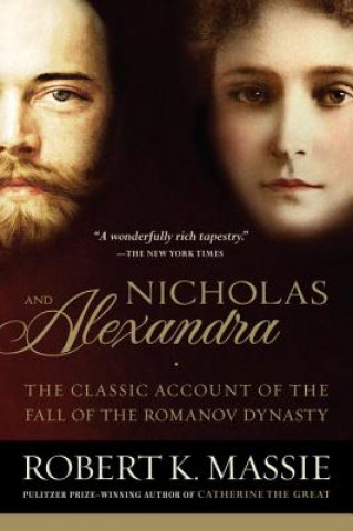 Könyv Nicholas and Alexandra Robert K. Massie
