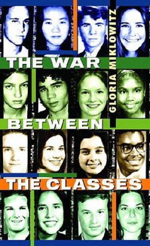 Kniha The War Between the Classes Gloria D. Miklowitz