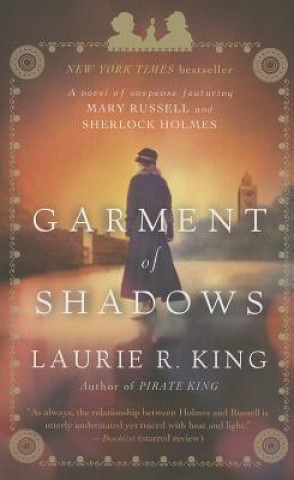 Könyv Garment of Shadows Laurie R King