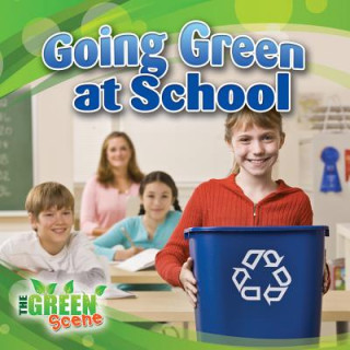 Libro Going Green at School Molly Aloian