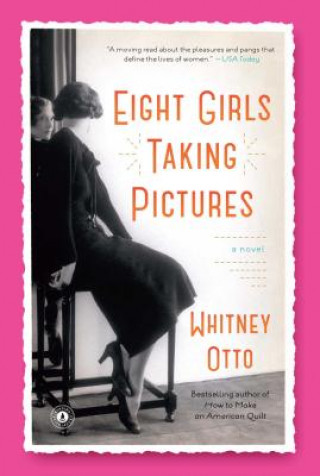 Boek Eight Girls Taking Pictures Whitney Otto