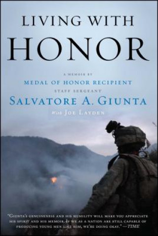 Kniha Living With Honor Salvatore A. Giunta
