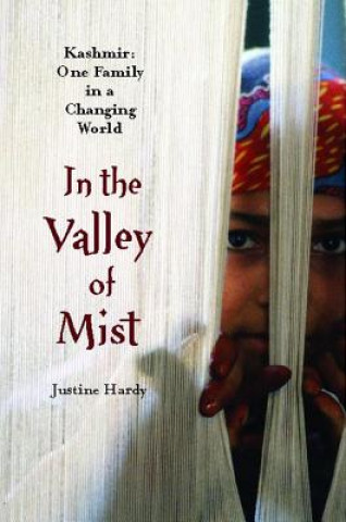 Knjiga In the Valley of Mist Justine Hardy