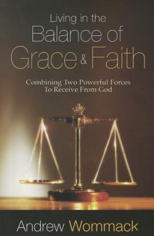 Carte Living In The Balance Of Grace And Faith Andrew Wommack