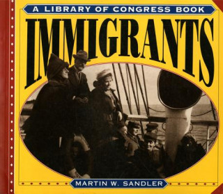 Книга Immigrants Martin Sandler