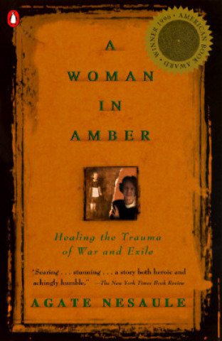 Książka A Woman in Amber: Healing the Trauma of War and Exile Agate Nesaule