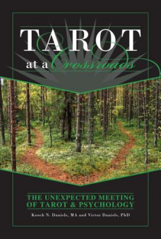 Könyv Tarot at a Crossroads: The Unexpected Meeting of Tarot and Psychology Kooch N. Daniels