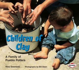 Kniha Children of Clay: A Family of Pueblo Potters Rina Swentzell