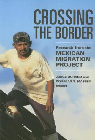 Kniha Crossing the Border: Research from the Mexican Migration Project Jorge Durand