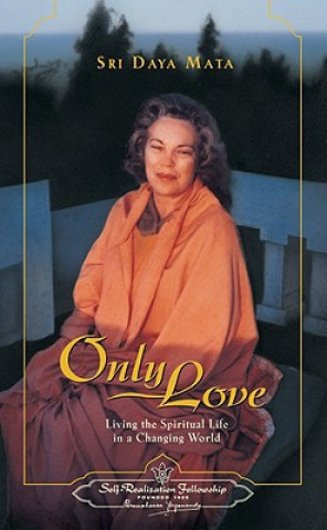 Carte Only Love: Living the Spiritual Life in a Changing World Sri Daya Mata
